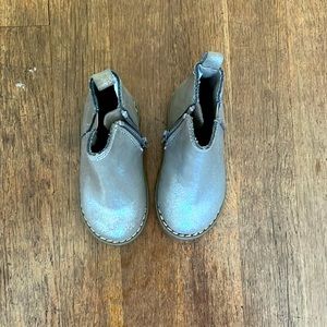 Lightly worn GAP kids chrome leather booties- size 5
